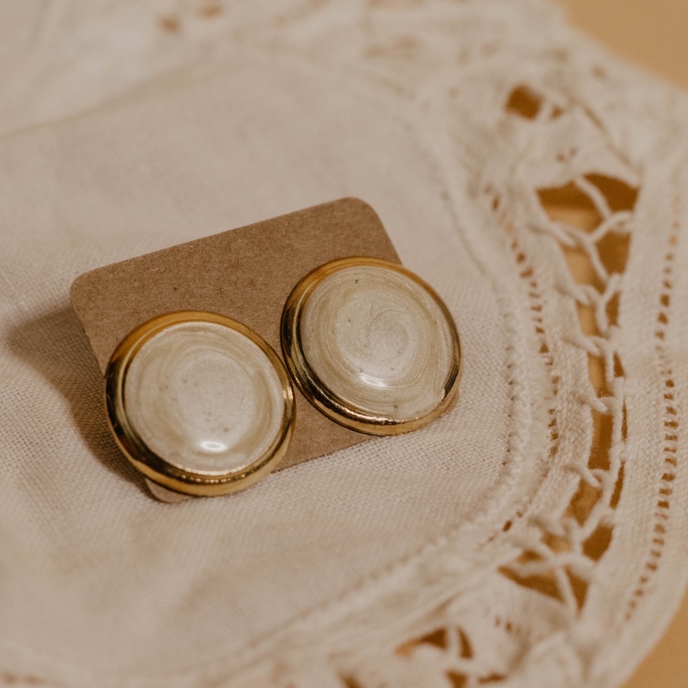 Vintage white & gold stud earrings